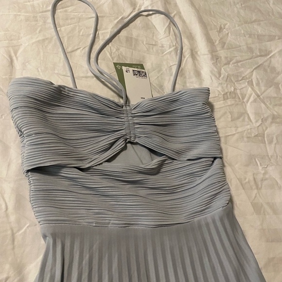 Beautiful light blue light jersey cut out dress from H&M. - Picture 5 of 6